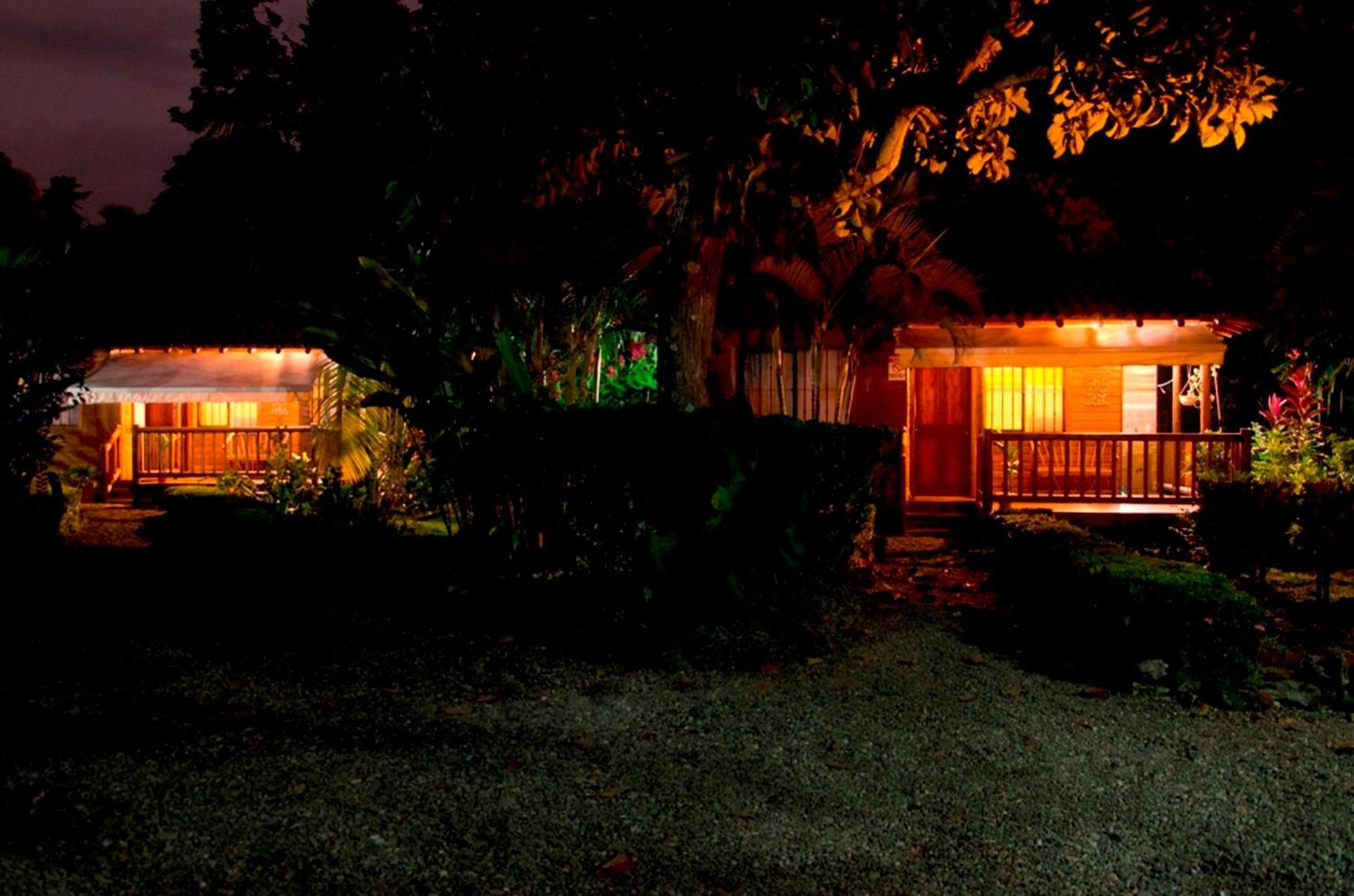 Casa Marcellino Lodge Cahuita Exterior photo